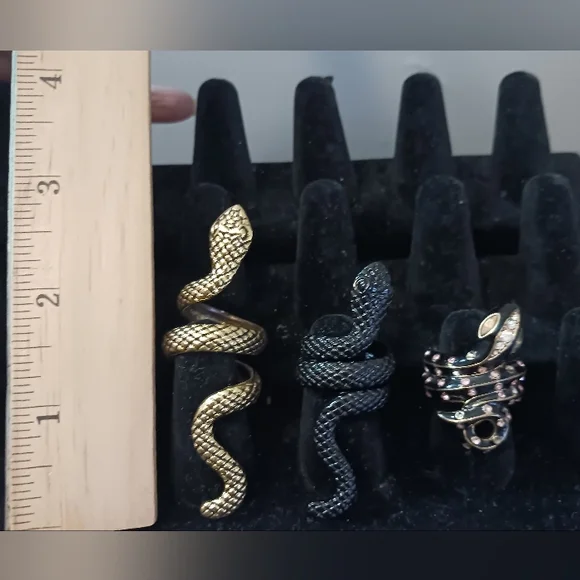 1 Early Betsey Johnson Ring, 2 Snakes Metal Snake Rings 1-1/4- 2in Long - Picture 5 of 14